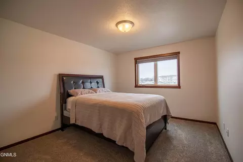 313 Irvine Loop, Bismarck, ND 58504 photo 23