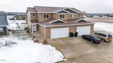 313 Irvine Loop, Bismarck, ND 58504