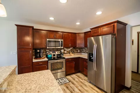 313 Irvine Loop, Bismarck, ND 58504 photo 8