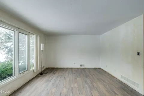 Living - 218 Nova Dr, Bismarck, ND 58503 photo 5 of 8
