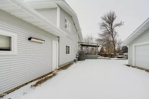 Exterior - 218 Nova Dr, Bismarck, ND 58503 photo 4 of 10