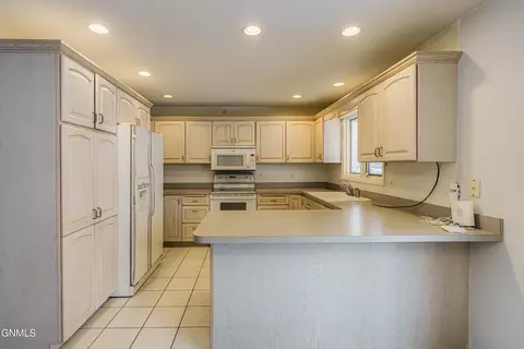 Kitchen - 218 Nova Dr, Bismarck, ND 58503 photo 2 of 6