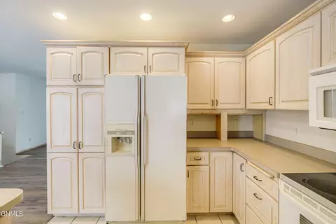 Kitchen - 218 Nova Dr, Bismarck, ND 58503 photo 6 of 6