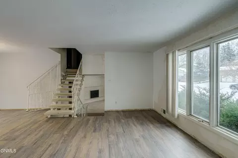 Living - 218 Nova Dr, Bismarck, ND 58503 photo 7 of 8