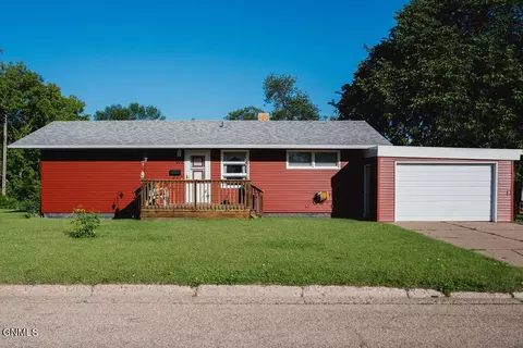 927 3rd Ave NW, Jamestown, ND 58401