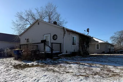 1102 9th Ave SE, Jamestown, ND 58401