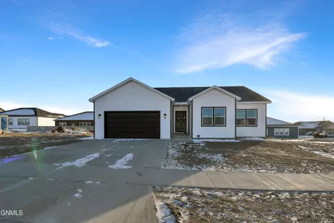 3733 32nd St W, Williston, ND 58801