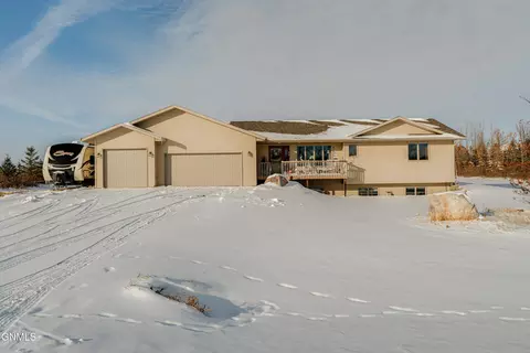 5900 Shoal Dr, Bismarck, ND 58503