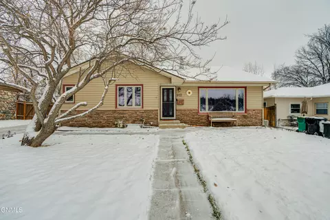 912 17th St, Bismarck, ND 58501