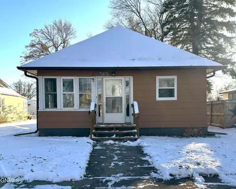 515 2nd St SW, Jamestown, ND 58401