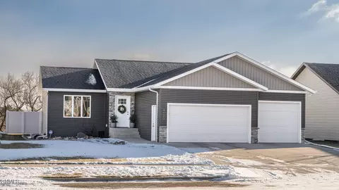 4900 34th Ave NW, Mandan, ND 58554