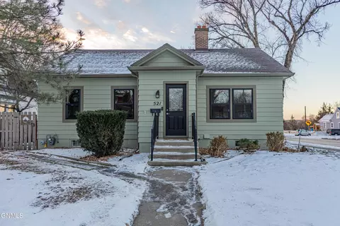521 Thayer Ave, Bismarck, ND 58501