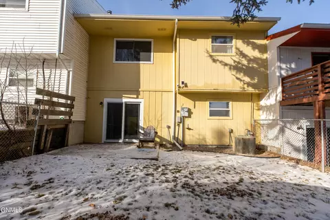 Exterior - 605 Craig Dr NW, Mandan, ND 58554 photo 3 of 5