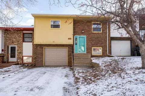 605 Craig Dr NW, Mandan, ND 58554