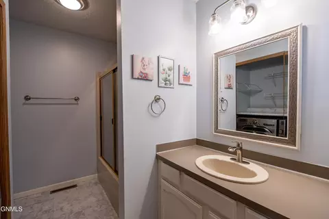 Bath - 605 Craig Dr NW, Mandan, ND 58554 photo 1 of 1