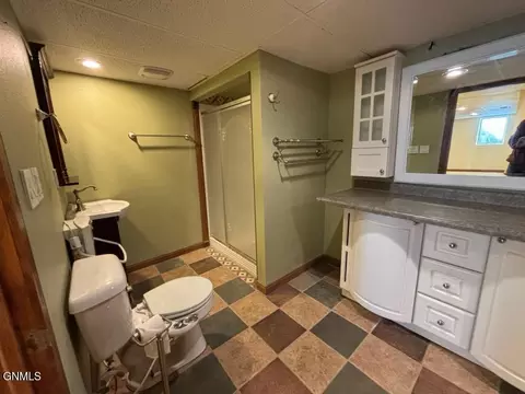 Bath - 536 3rd St SE, Stanley, ND 58784 photo 2 of 2