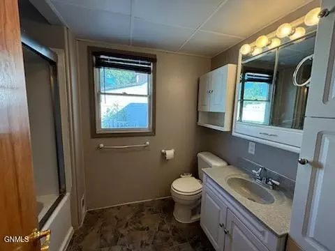 Bath - 536 3rd St SE, Stanley, ND 58784 photo 1 of 2