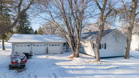 463 Olmstead St, Hannaford, ND 58448