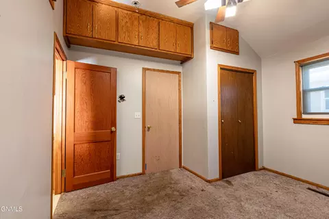225 9th St E, Dickinson, ND 58601 photo 14