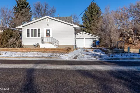 225 9th St E, Dickinson, ND 58601 photo 34