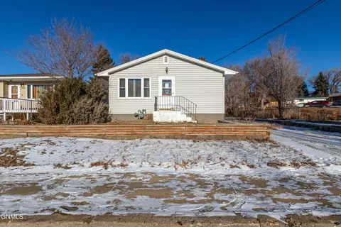 225 9th St E, Dickinson, ND 58601 photo 33