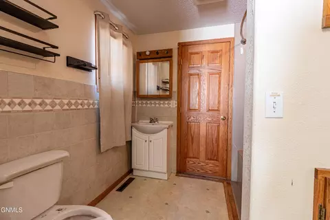 225 9th St E, Dickinson, ND 58601 photo 17