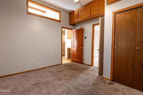225 9th St E, Dickinson, ND 58601 photo 13
