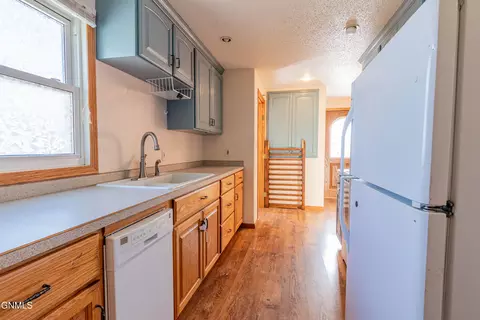 225 9th St E, Dickinson, ND 58601 photo 19