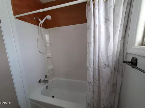 Bath - 408 5th St E, Napoleon, ND 58561 photo 3 of 4