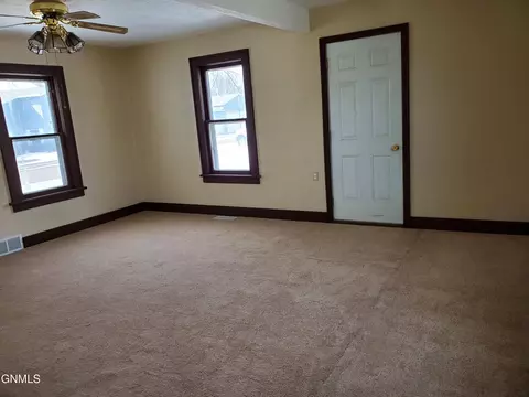 Living - 408 5th St E, Napoleon, ND 58561 photo 2 of 4