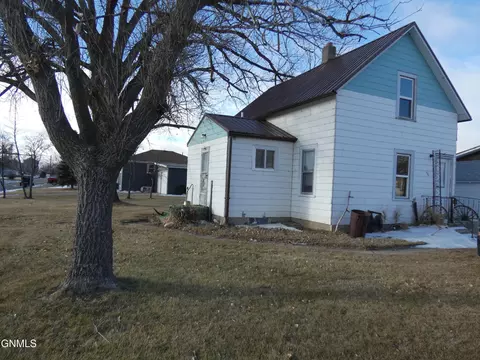 408 5th St E, Napoleon, ND 58561