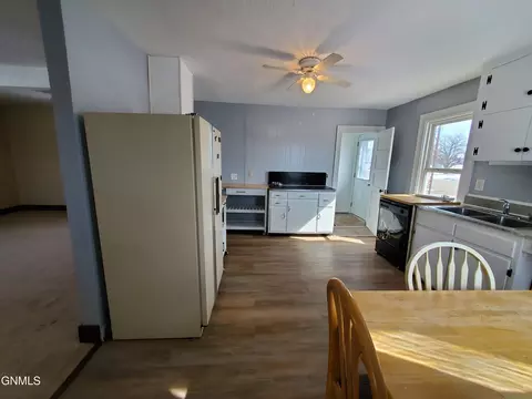 Kitchen - 408 5th St E, Napoleon, ND 58561 photo 2 of 5