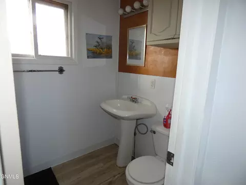 Bath - 408 5th St E, Napoleon, ND 58561 photo 2 of 4