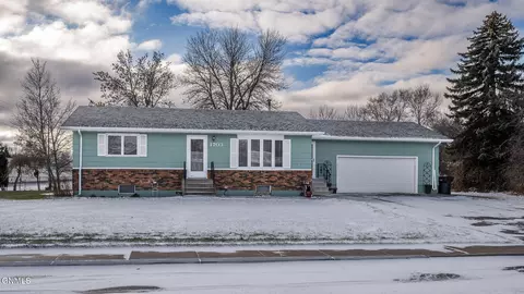 1703 1st St NE, Mandan, ND 58554