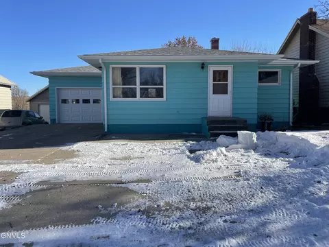 615 2nd St NE, Linton, ND 58552