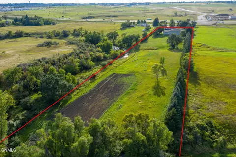 1300 Crestfield Ave, Bismarck, ND 58503 photo 3