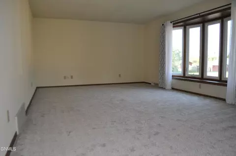 1300 Crestfield Ave, Bismarck, ND 58503 photo 15