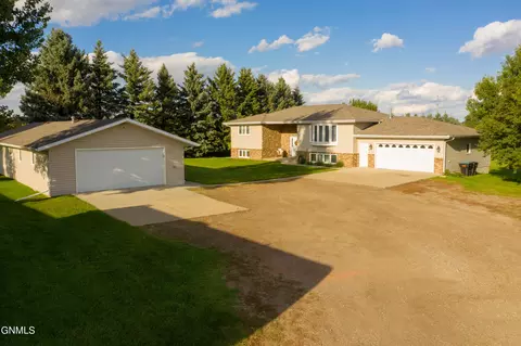 1300 Crestfield Ave, Bismarck, ND 58503