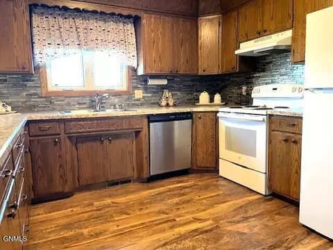 1300 Crestfield Ave, Bismarck, ND 58503 photo 5