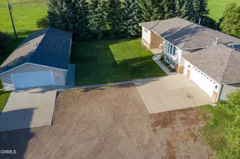 1300 Crestfield Ave, Bismarck, ND 58503 photo 46