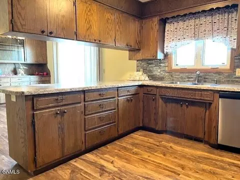 1300 Crestfield Ave, Bismarck, ND 58503 photo 4