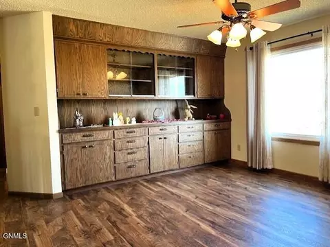 1300 Crestfield Ave, Bismarck, ND 58503 photo 9