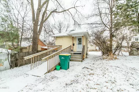 606 N 11th St, Bismarck, ND 58501