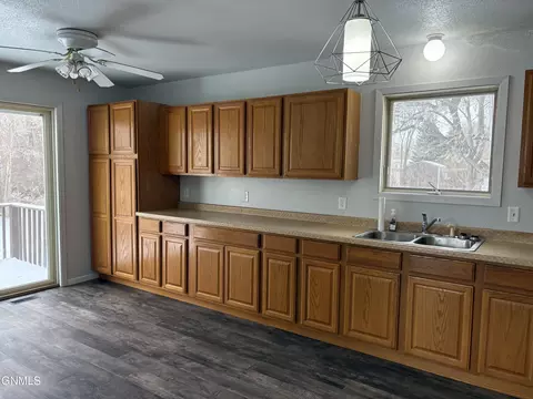 4017 3rd Ave E, Williston, ND 58801 photo 3