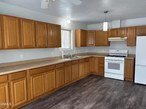 4017 3rd Ave E, Williston, ND 58801 photo 5