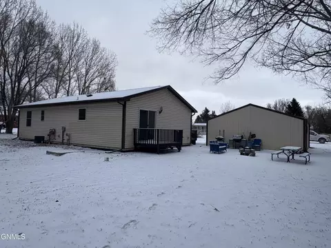 4017 3rd Ave E, Williston, ND 58801 photo 23