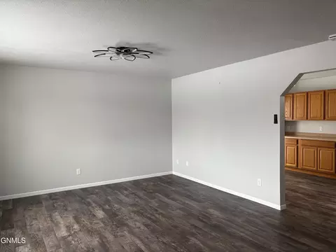 4017 3rd Ave E, Williston, ND 58801 photo 7