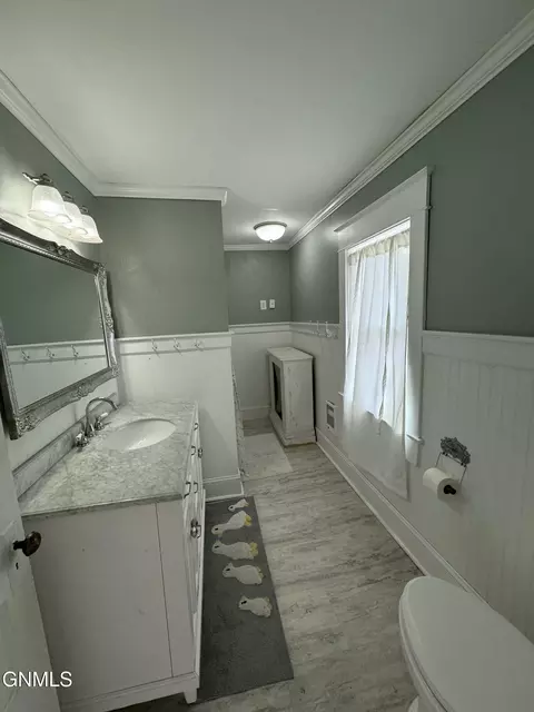 Bath - 821 Main St, Williston, ND 58801 photo 3 of 3