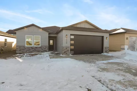 3329 34th St W, Williston, ND 58801