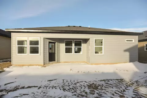 3329 34th St W, Williston, ND 58801 photo 3